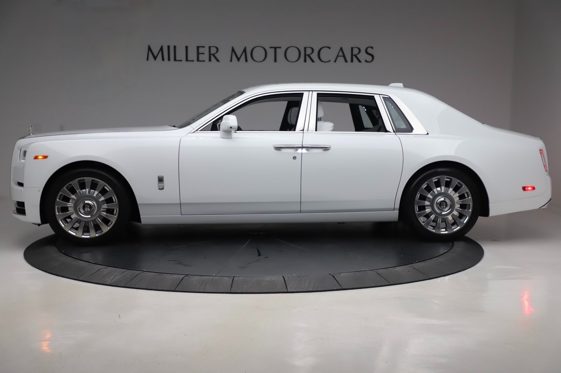 Download Rolls Royce Wallpaper