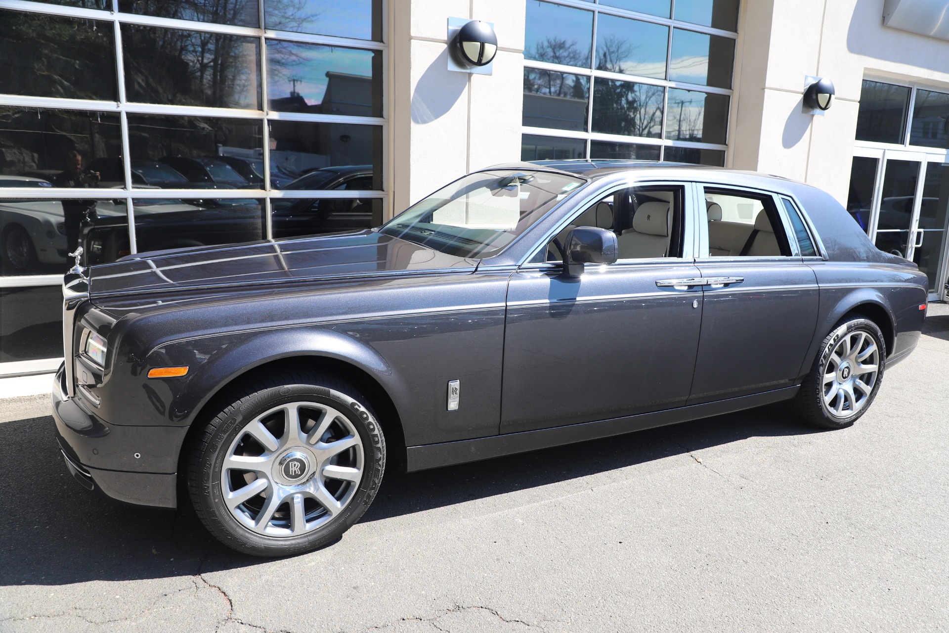 ROLLS-ROYCE MOTOR CARS MANHATTAN