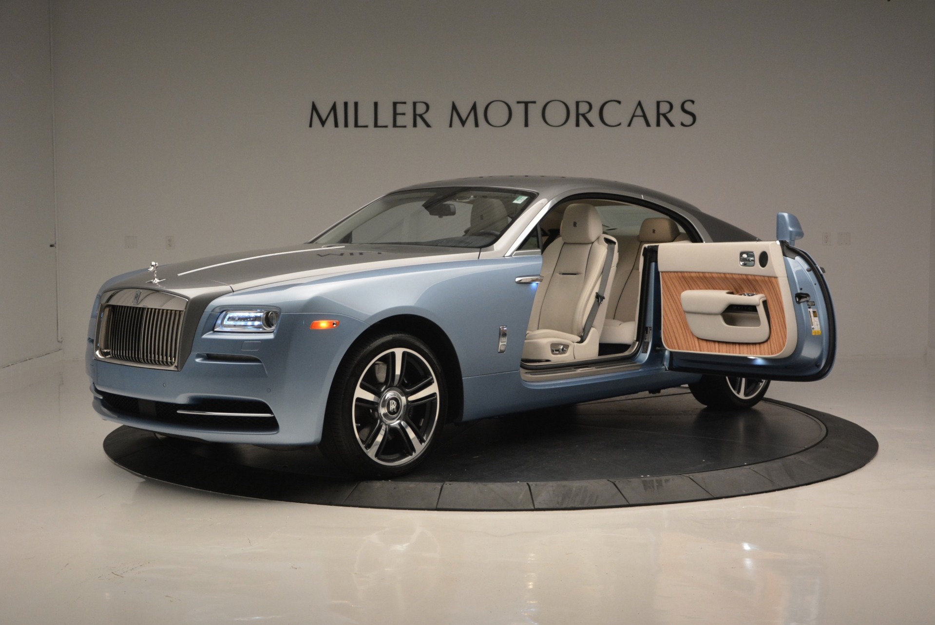 Bảng giá xe RollsRoyce mới nhất tháng 082023 tại Việt Nam  anycarvn